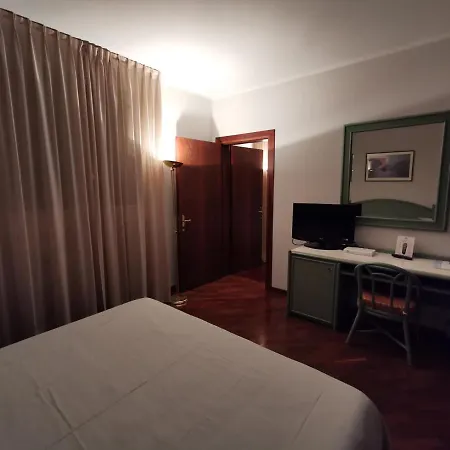 勒维尔酒店 酒店 4*