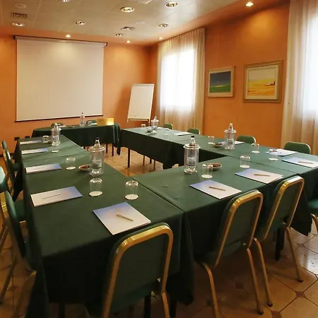 Hotel Le Ville Hotel 4*