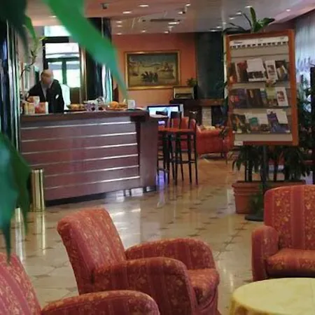 酒店 勒维尔酒店 4*