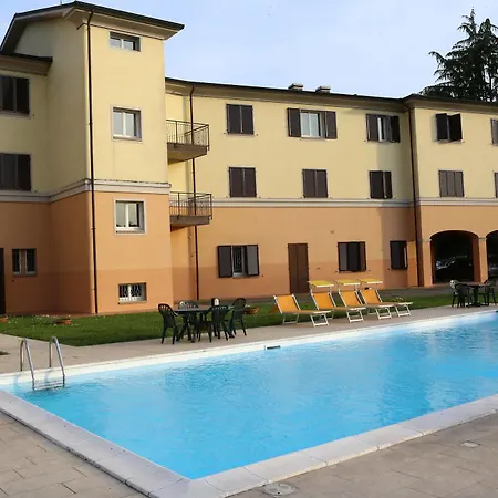 Le Hotel 4*